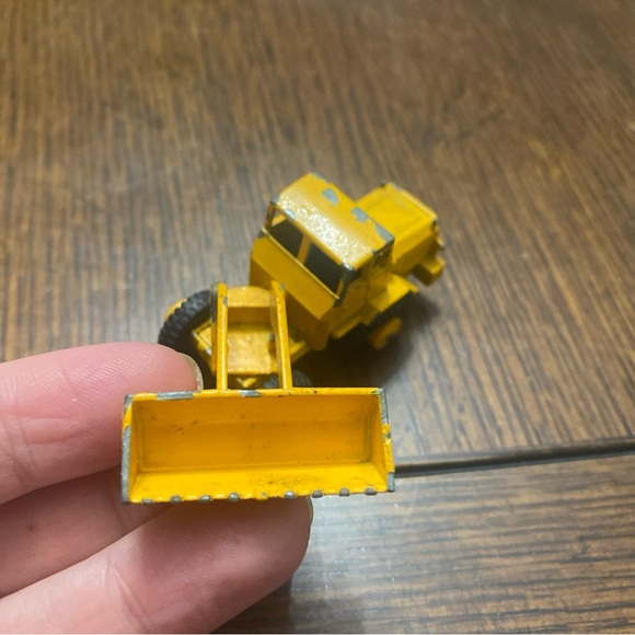 Vintage Matchbox Lesney Tractor Shovel No. 69 Yellow Movable Parts Diecast - Picture 2 of 8